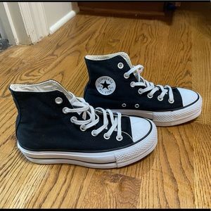 Black converse.